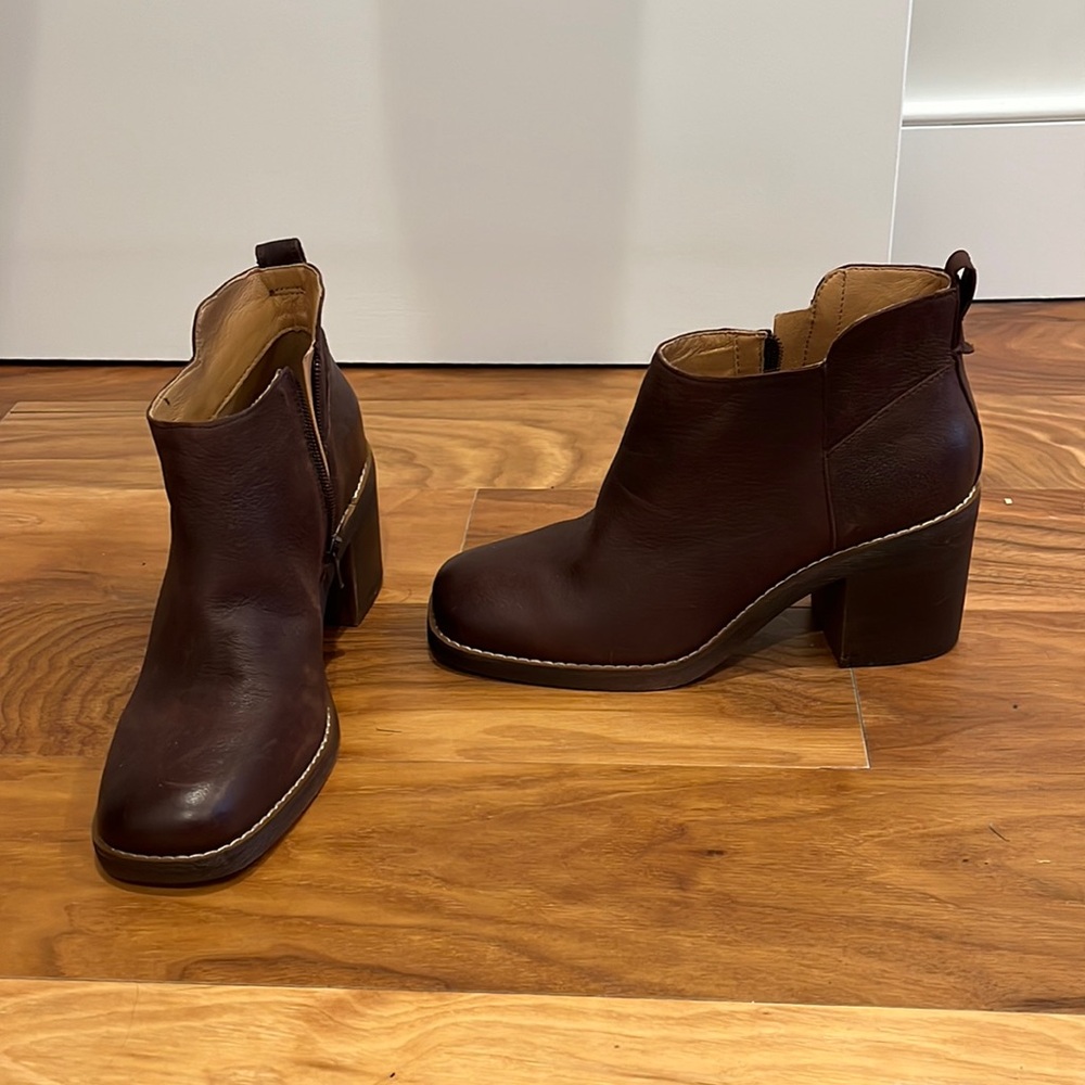 Crown Vintage Ankle Boots